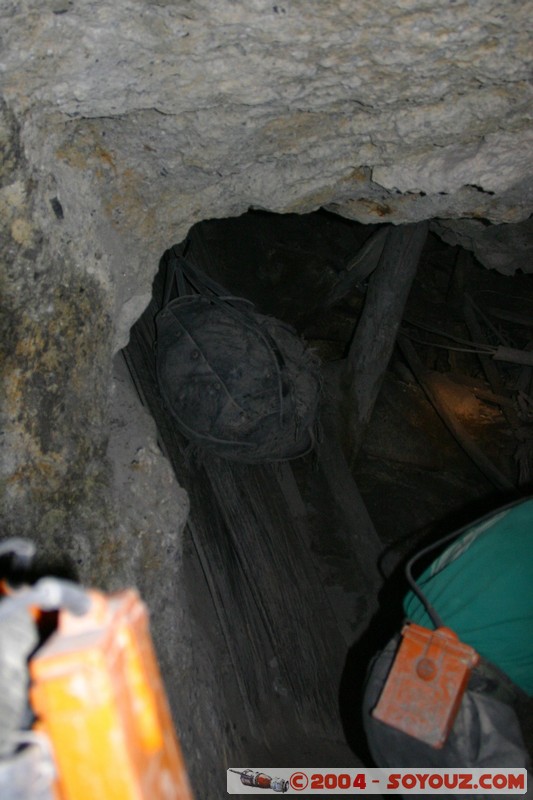 Cerro Rico - Mina Candelaria
Mots-clés: Mine grotte Mineurs personnes