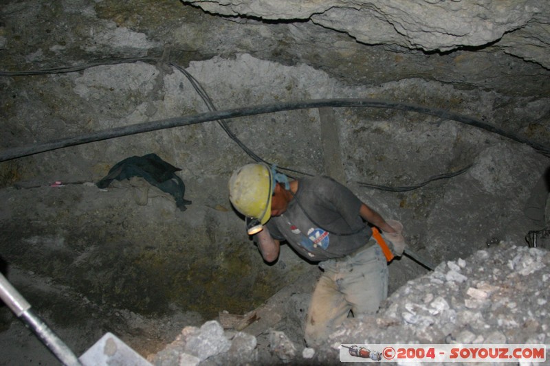 Cerro Rico - Mina Candelaria
Mots-clés: Mine grotte Mineurs personnes