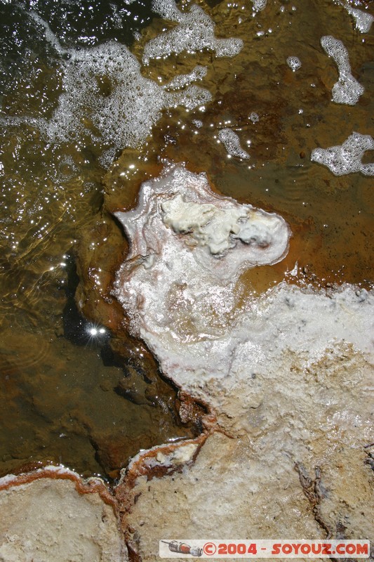 Salar de Uyuni - Jeux de couleurs minerales
