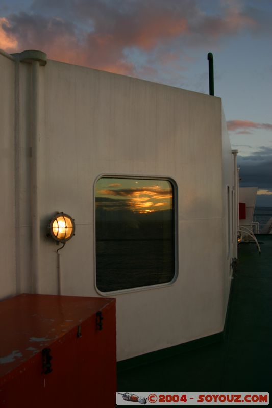 Canales Patagonicos - Coucher de Soleil
Mots-clés: chile bateau sunset