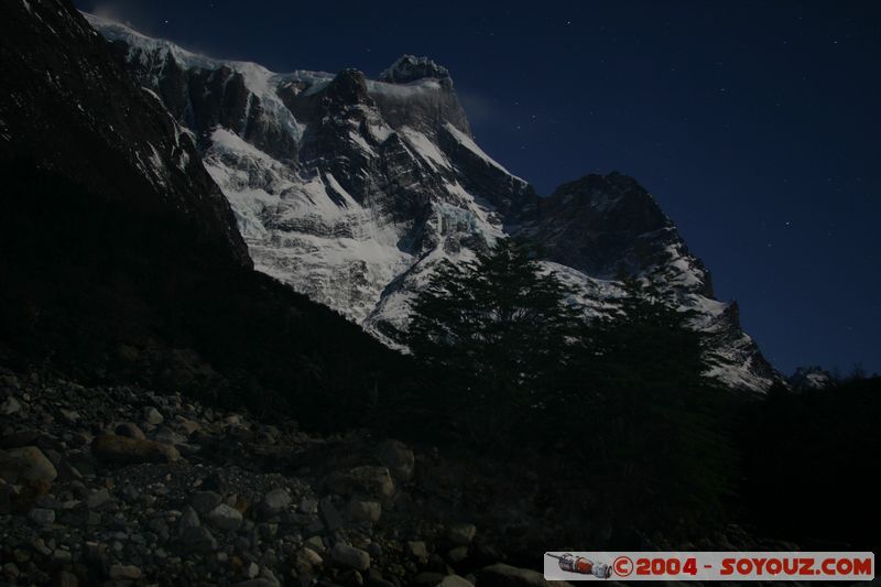 Parque Nacional Torres del Paine - Cerro Paine Grande
Mots-clés: chile Nuit Montagne Neige Etoiles glacier