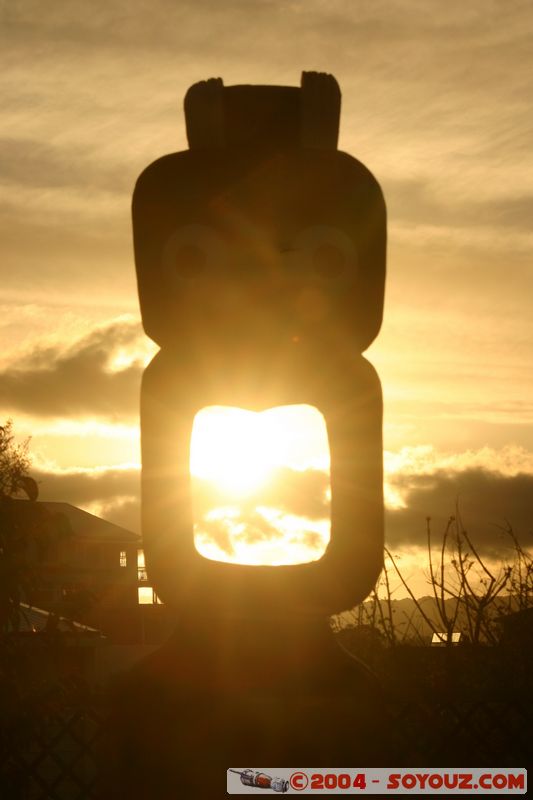 Rotorua - Ohinemutu - Tamatekapua Meeting House
Mots-clés: New Zealand North Island maori sculpture sunset