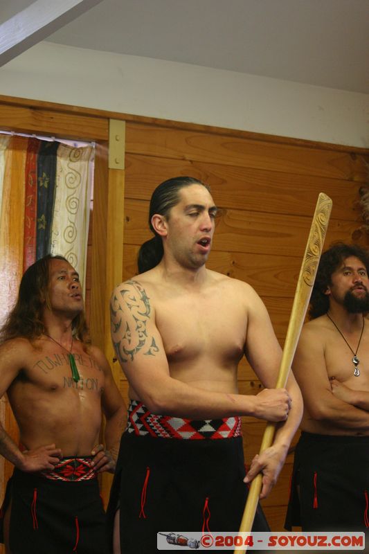 Whakarewarewa Village - Traditional Maori dances
Mots-clés: New Zealand North Island maori personnes