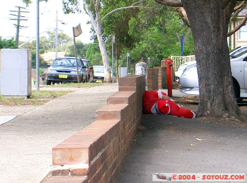 Gladesville - Drunken Santa Claus
Mots-clés: Insolite