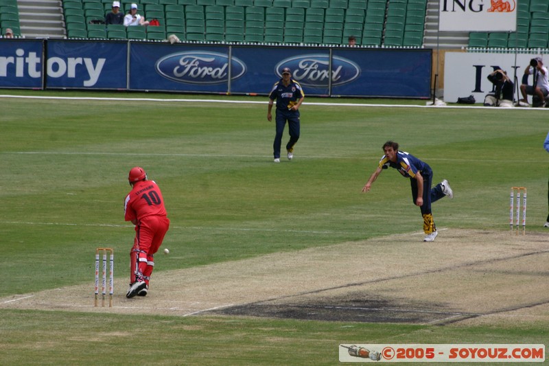 Melbourne's G - Bushrangers vs West End Redback - 02/01/2005
Mots-clés: sport cricket