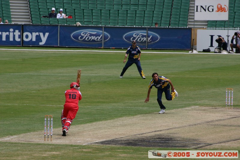 Melbourne's G - Bushrangers vs West End Redback - 02/01/2005
Mots-clés: sport cricket