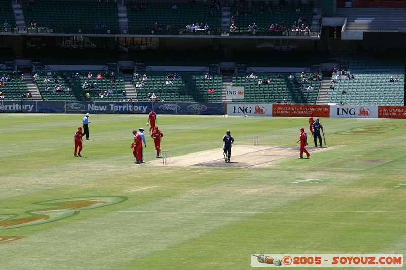 Melbourne's G - Bushrangers vs West End Redback - 02/01/2005
Mots-clés: sport cricket