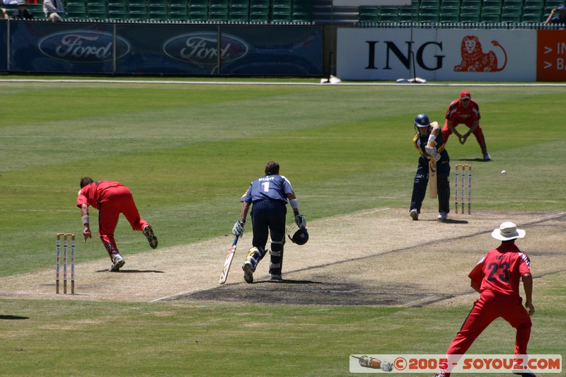 Melbourne's G - Bushrangers vs West End Redback - 02/01/2005
Mots-clés: sport cricket