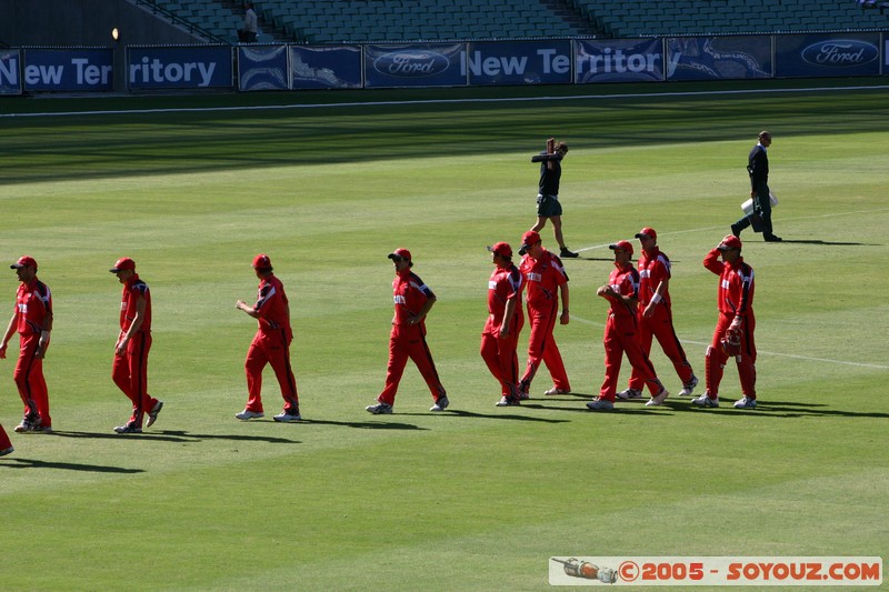 Melbourne's G - Bushrangers vs West End Redback - 02/01/2005
Mots-clés: sport cricket