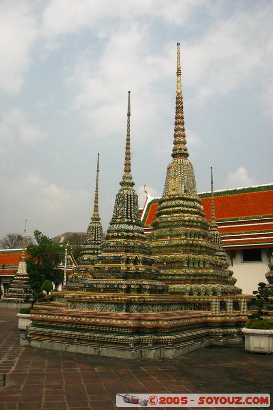 Bangkok - Wat Pho - Prang
Mots-clés: thailand Boudhiste Wat Phra Chetuphon