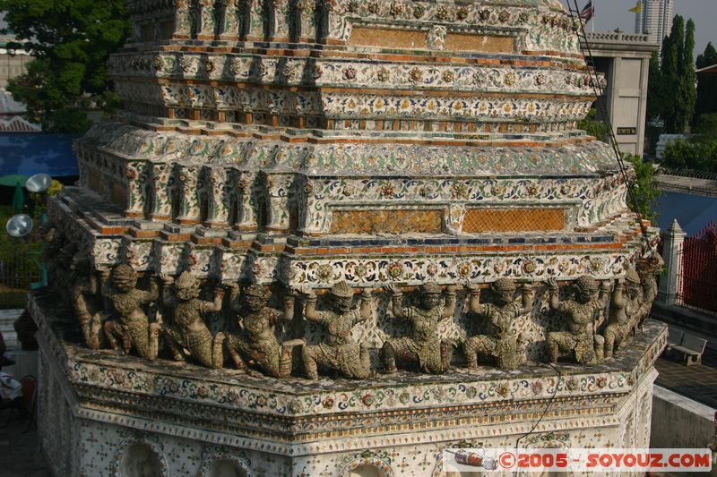 Bangkok - Wat Arun (Temple of the Dawn) Stupa
Mots-clés: thailand Boudhiste