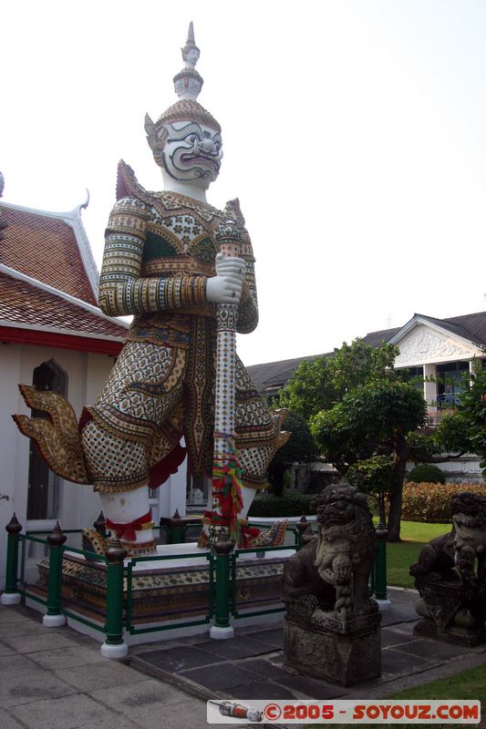 Bangkok - Wat Arun (Temple of the Dawn)
Mots-clés: thailand Boudhiste statue