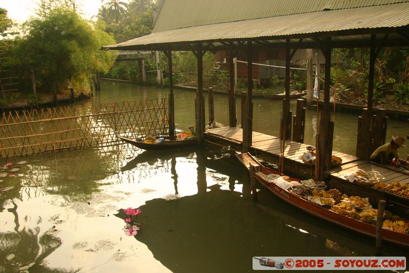 Damnoen Saduak - Marche Flottant
Mots-clés: thailand Marche floating market