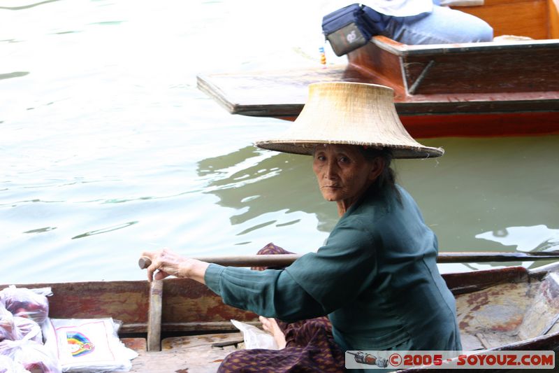 Damnoen Saduak - Marche Flottant
Mots-clés: thailand Marche floating market personnes