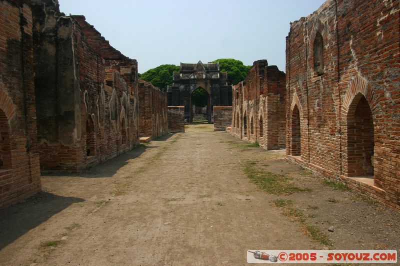 Lop Buri - Phra Narai Rajanivet - The Twelve Royal Storage Building
Mots-clés: thailand Ruines