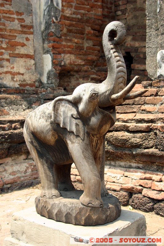 Lop Buri - Phra Narai Rajanivet - Dusit Sawan Thanya Mahaprasat Hall
Mots-clés: thailand Ruines sculpture