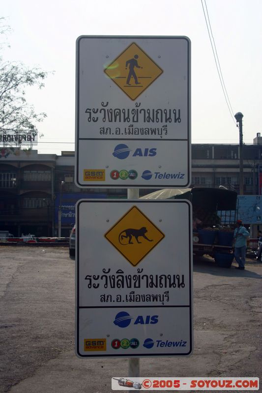 Lop Buri - Be aware of monkeys
Mots-clés: thailand Roadsign