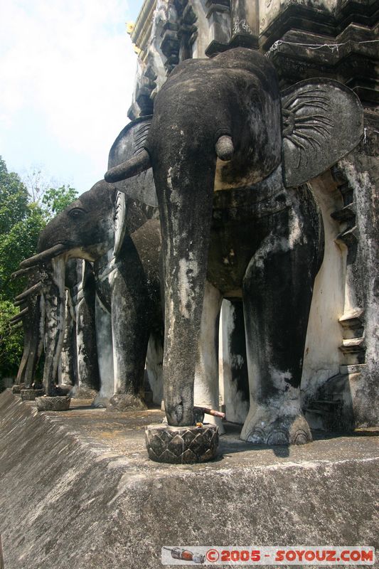 Chiang Mai - Wat Chiang Mun
Mots-clés: thailand Boudhiste sculpture Wat Chiang Man