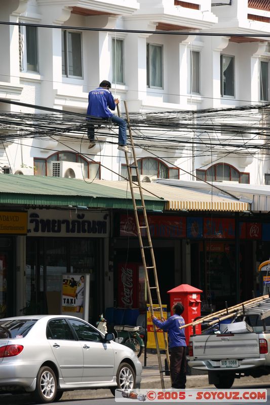 Chiang Mai - Thai Telecom Technician at work
Mots-clés: thailand Insolite personnes