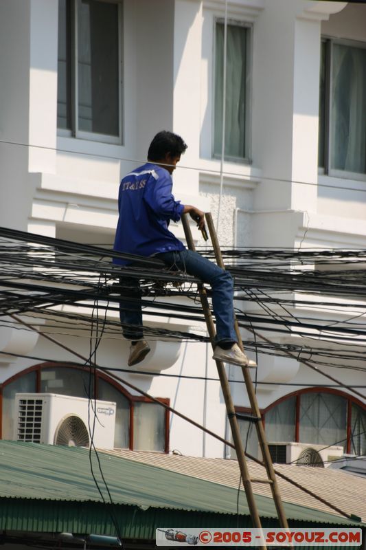 Chiang Mai - Thai Telecom Technician at work
Mots-clés: thailand Insolite personnes