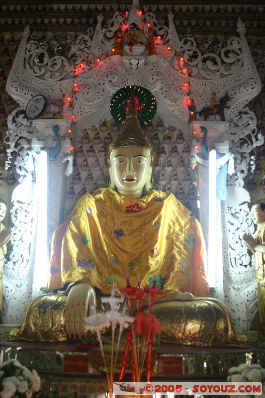 Yangon - Pagoda
Mots-clés: myanmar Burma Birmanie Pagode statue