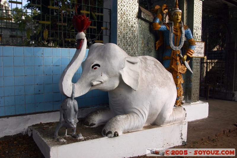 Yangon - Pagoda
Mots-clés: myanmar Burma Birmanie Pagode statue