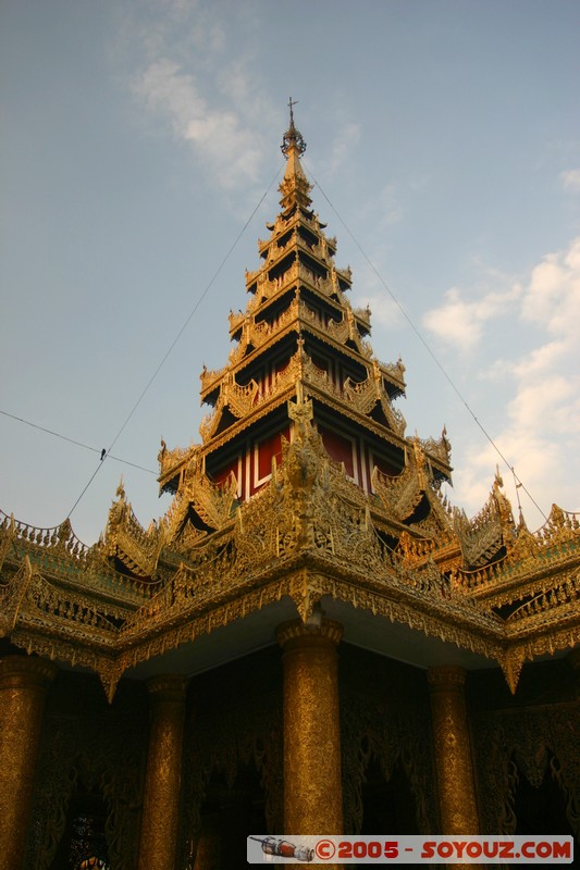 Yangon - Shwedagon Pagoda
Mots-clés: myanmar Burma Birmanie Pagode sunset