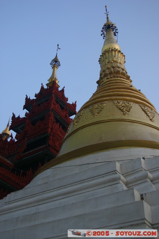 Yangon - Shwedagon Pagoda
Mots-clés: myanmar Burma Birmanie Pagode sunset