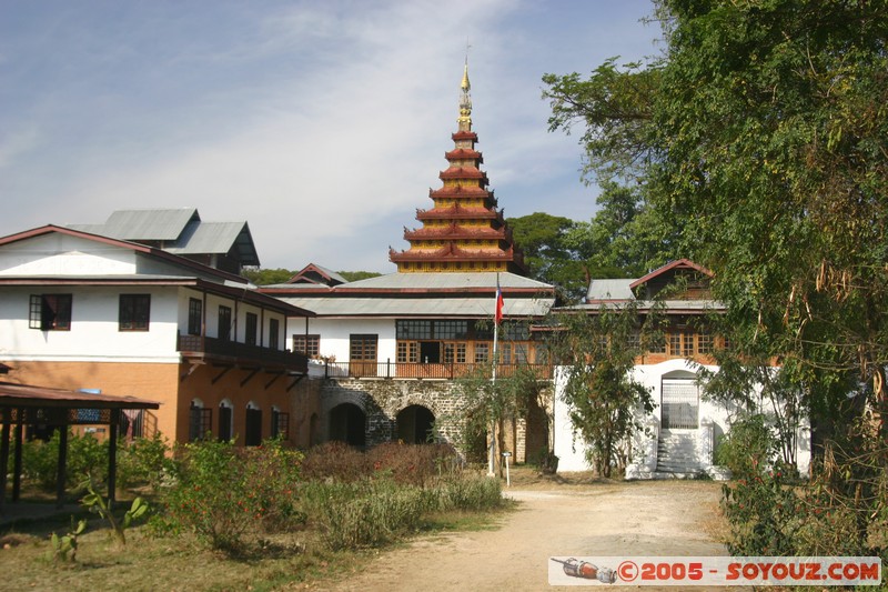 Nyaung Shwe - Pagode
Mots-clés: myanmar Burma Birmanie Pagode