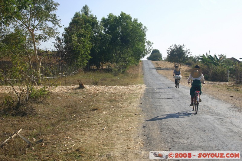 Nyaung Shwe
Mots-clés: myanmar Burma Birmanie velo personnes