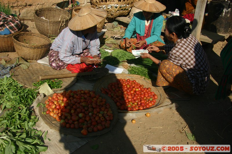 Inle lake - Lingin - Marche
Mots-clés: myanmar Burma Birmanie Marche personnes