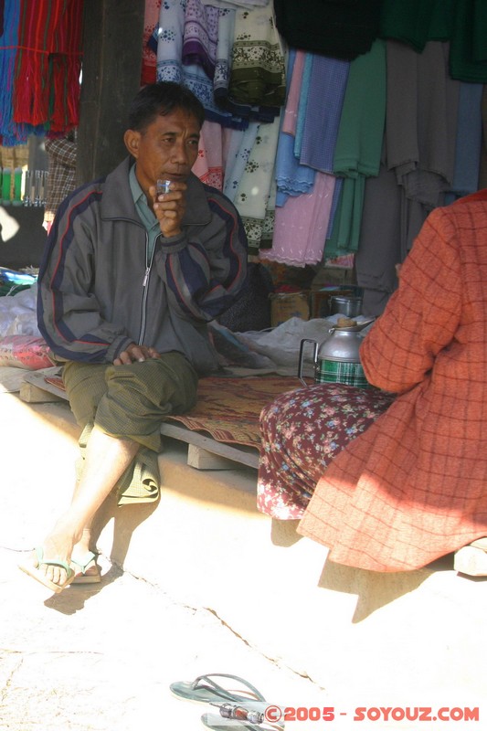 Inle lake - Lingin - Marche
Mots-clés: myanmar Burma Birmanie Marche personnes