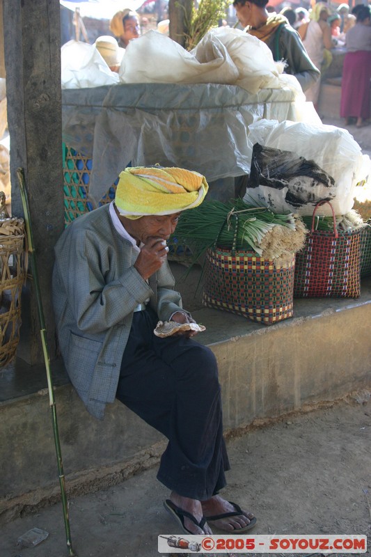 Inle lake - Lingin - Marche
Mots-clés: myanmar Burma Birmanie Marche personnes