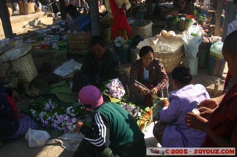 Inle lake - Lingin - Marche
Mots-clés: myanmar Burma Birmanie Marche personnes