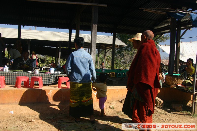 Inle lake - Lingin - Marche
Mots-clés: myanmar Burma Birmanie Marche personnes