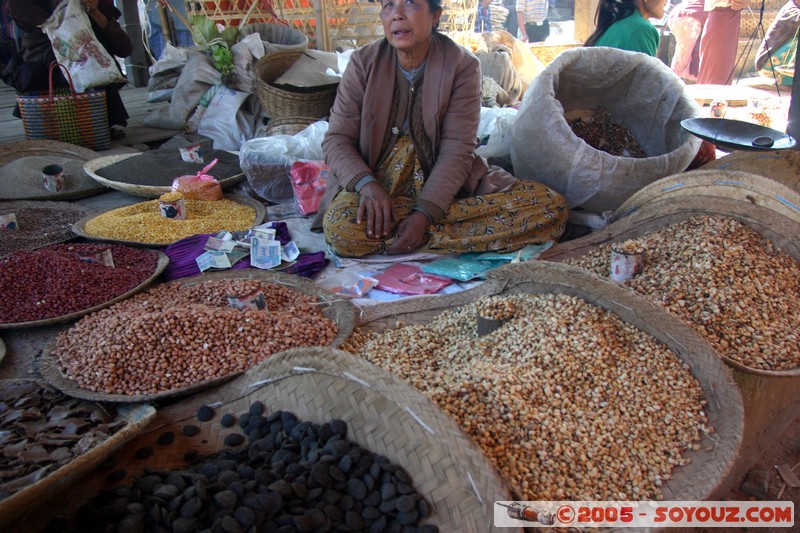 Inle lake - Lingin - Marche
Mots-clés: myanmar Burma Birmanie Marche personnes