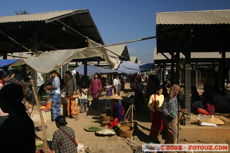 Inle lake - Lingin - Marche
Mots-clés: myanmar Burma Birmanie Marche personnes