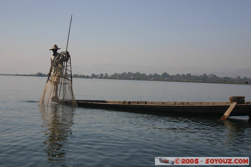 Inle lake - Pecheur a la nasse
Mots-clés: myanmar Burma Birmanie pecheur bateau personnes Lac