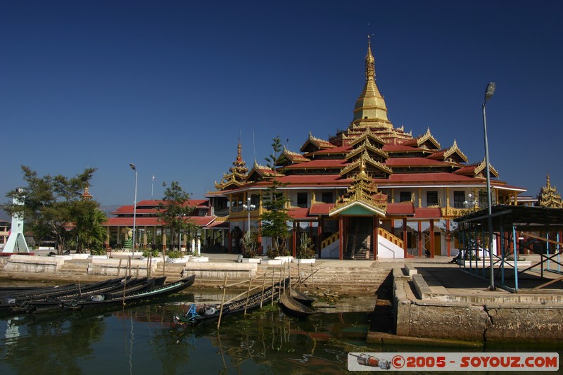 Inle lake - Phaung Daw U Paya
Mots-clés: myanmar Burma Birmanie Pagode Lac