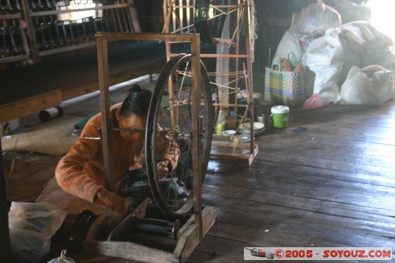 Inle lake - Inbawkon - Metier a tisser
Mots-clés: myanmar Burma Birmanie personnes Lac