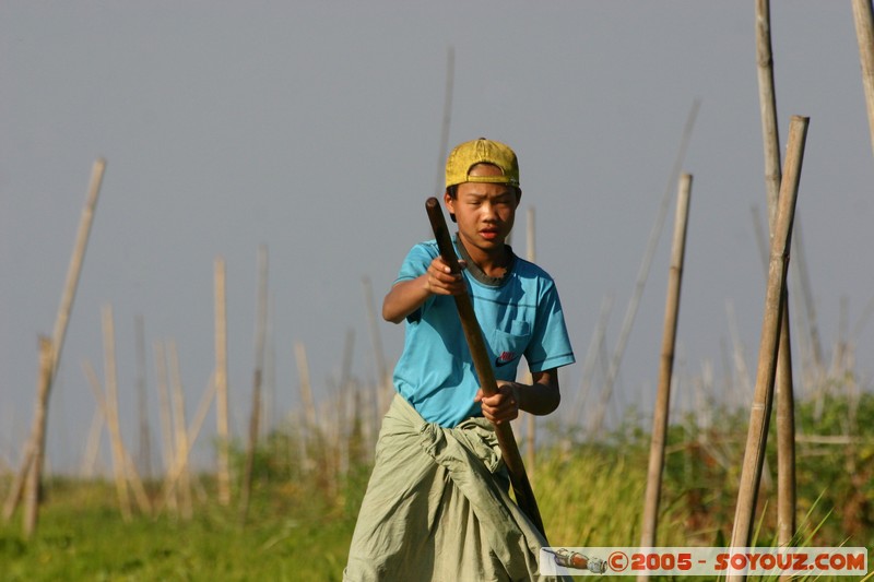 Inle lake - Ywama - Intha child
Mots-clés: myanmar Burma Birmanie personnes bateau Lac