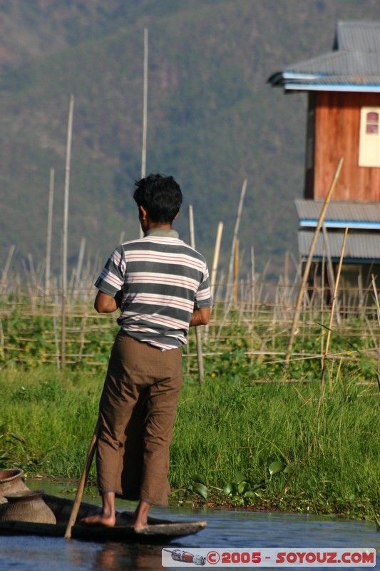 Inle lake - Ywama - Intha child
Mots-clés: myanmar Burma Birmanie personnes bateau Lac