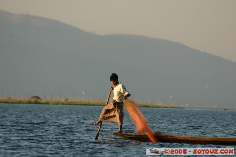 Inle lake - Pecheur au filet
Mots-clés: myanmar Burma Birmanie pecheur bateau personnes Lac
