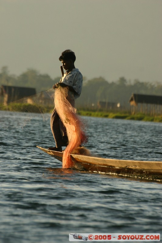 Inle lake - Pecheur au filet
Mots-clés: myanmar Burma Birmanie pecheur bateau personnes Lac