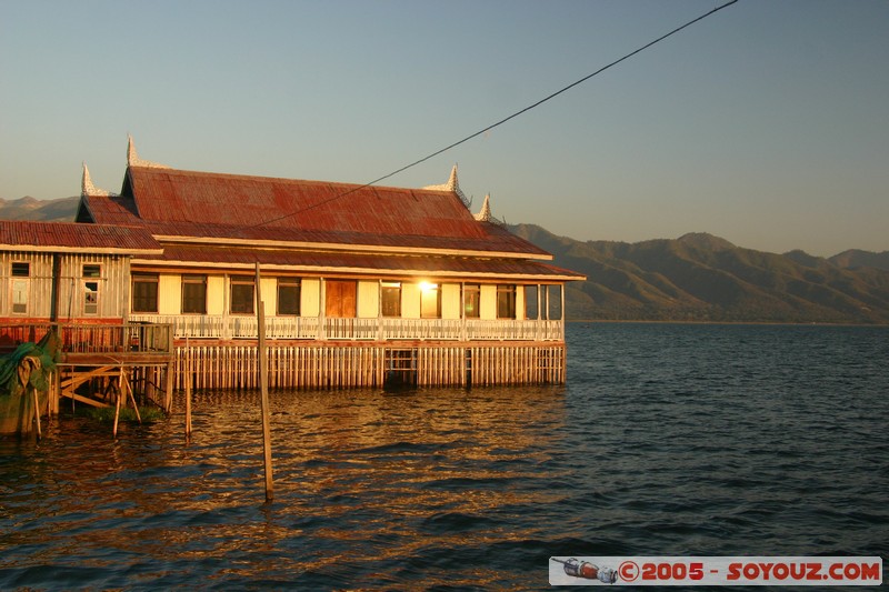 Inle lake - Government Rest House
Mots-clés: myanmar Burma Birmanie sunset Lac