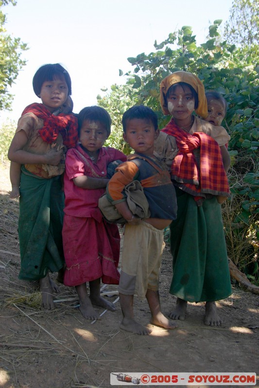 Nyaung Shwe Hills - Intha people
Mots-clés: myanmar Burma Birmanie personnes