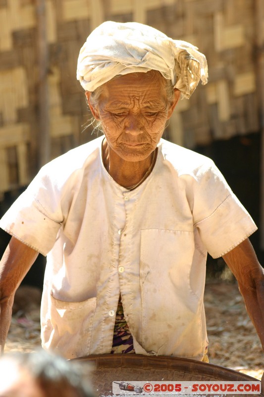 Nyaung Shwe Hills - Intha people
Mots-clés: myanmar Burma Birmanie personnes