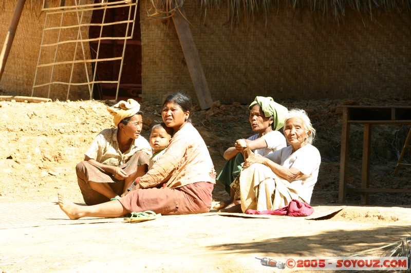 Nyaung Shwe Hills - Intha people
Mots-clés: myanmar Burma Birmanie personnes