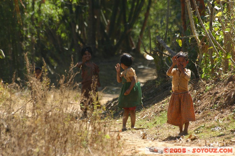 Nyaung Shwe Hills - Intha people
Mots-clés: myanmar Burma Birmanie personnes