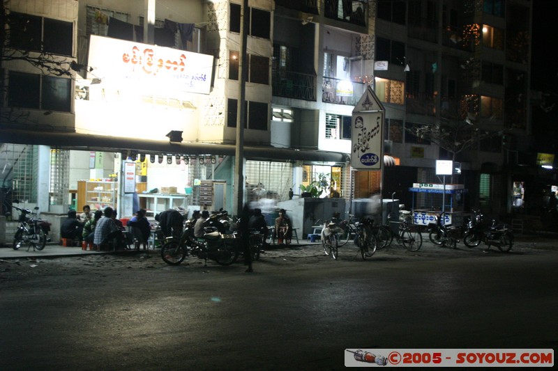 Mandalay by night
Mots-clés: myanmar Burma Birmanie Nuit